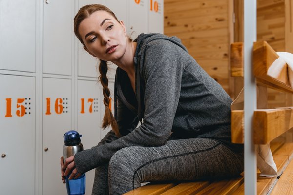 Banc vestiaire avec porte-manteau : confort et fonctionnalité